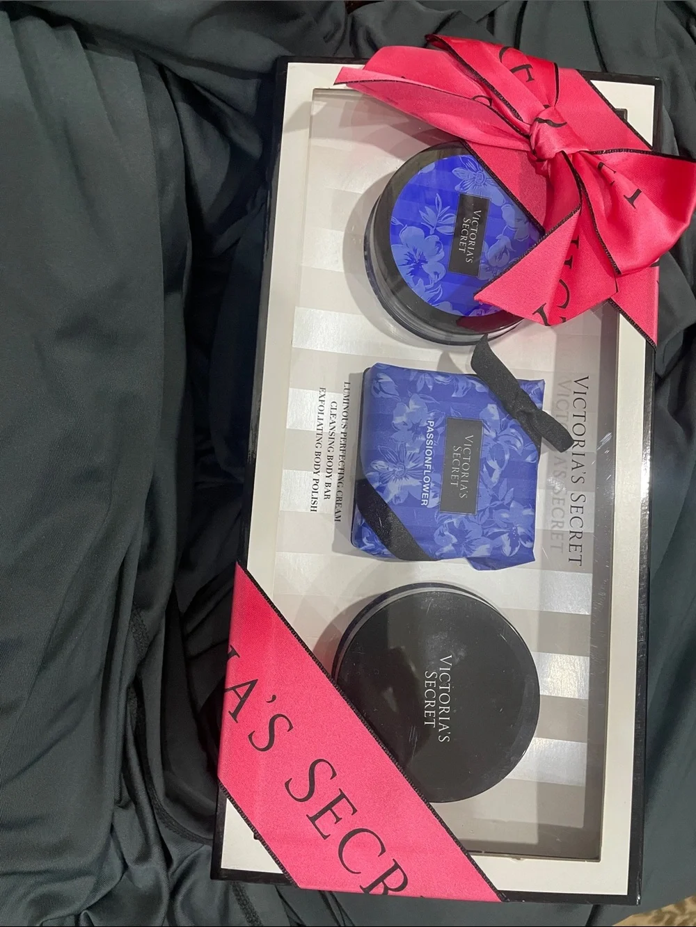 Victoria's Secret Bath & Body Gift Set - Blue with Pink Bow